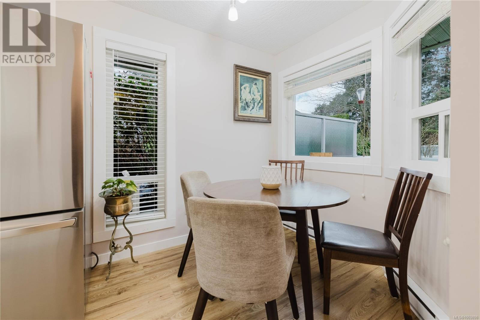 1 3049 Brittany Dr, Colwood
