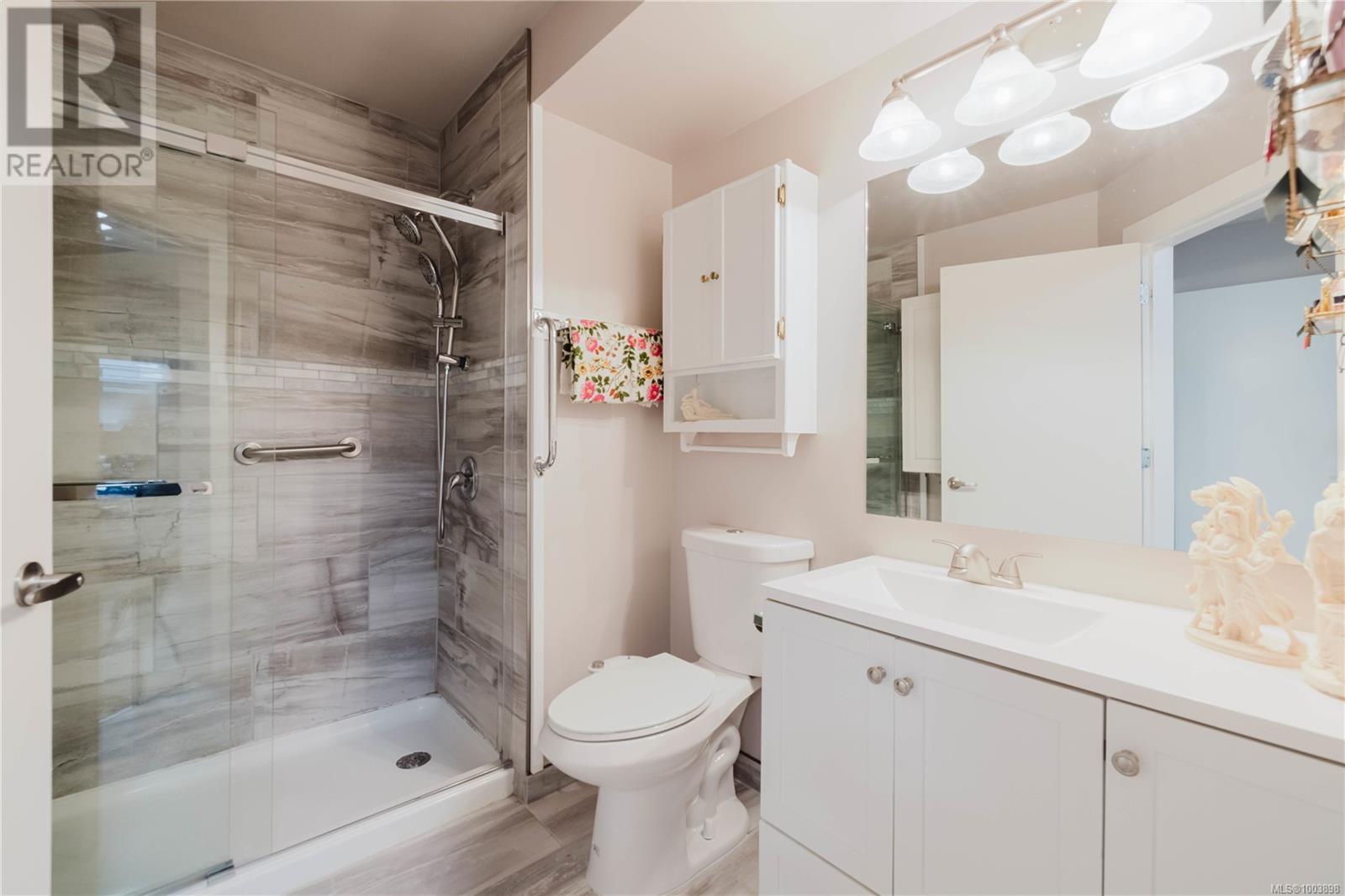 1 3049 Brittany Dr, Colwood