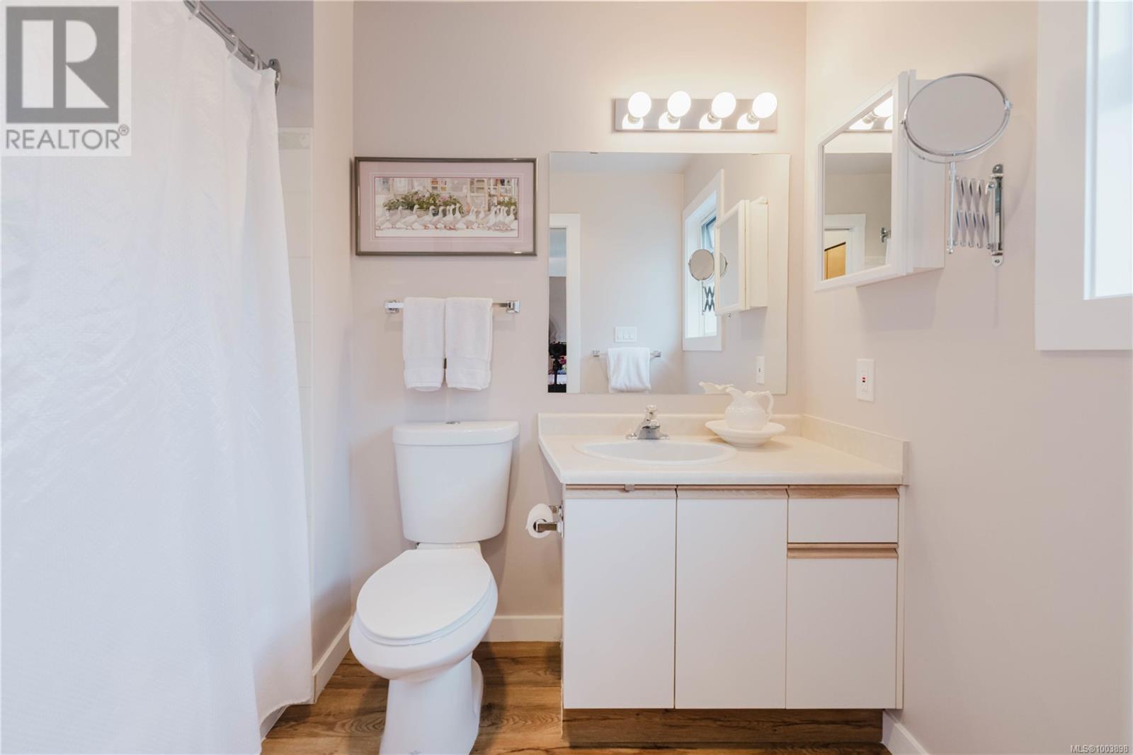 1 3049 Brittany Dr, Colwood