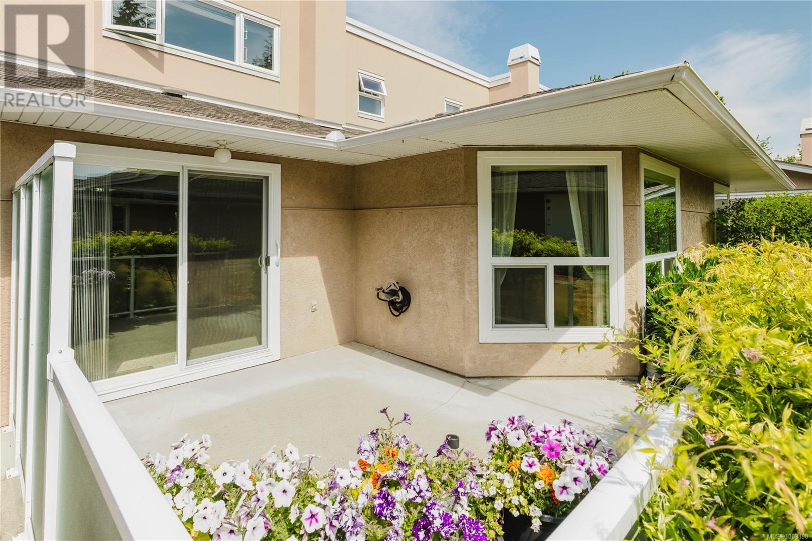 1 3049 Brittany Dr, Colwood