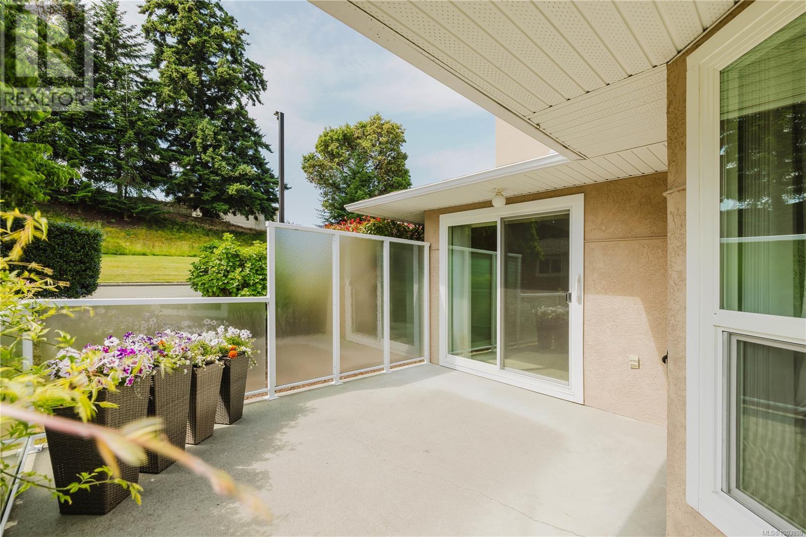 1 3049 Brittany Dr, Colwood