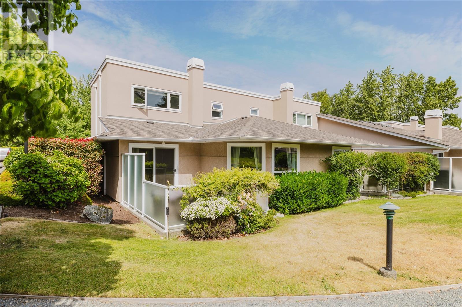 1 3049 Brittany Dr, Colwood
