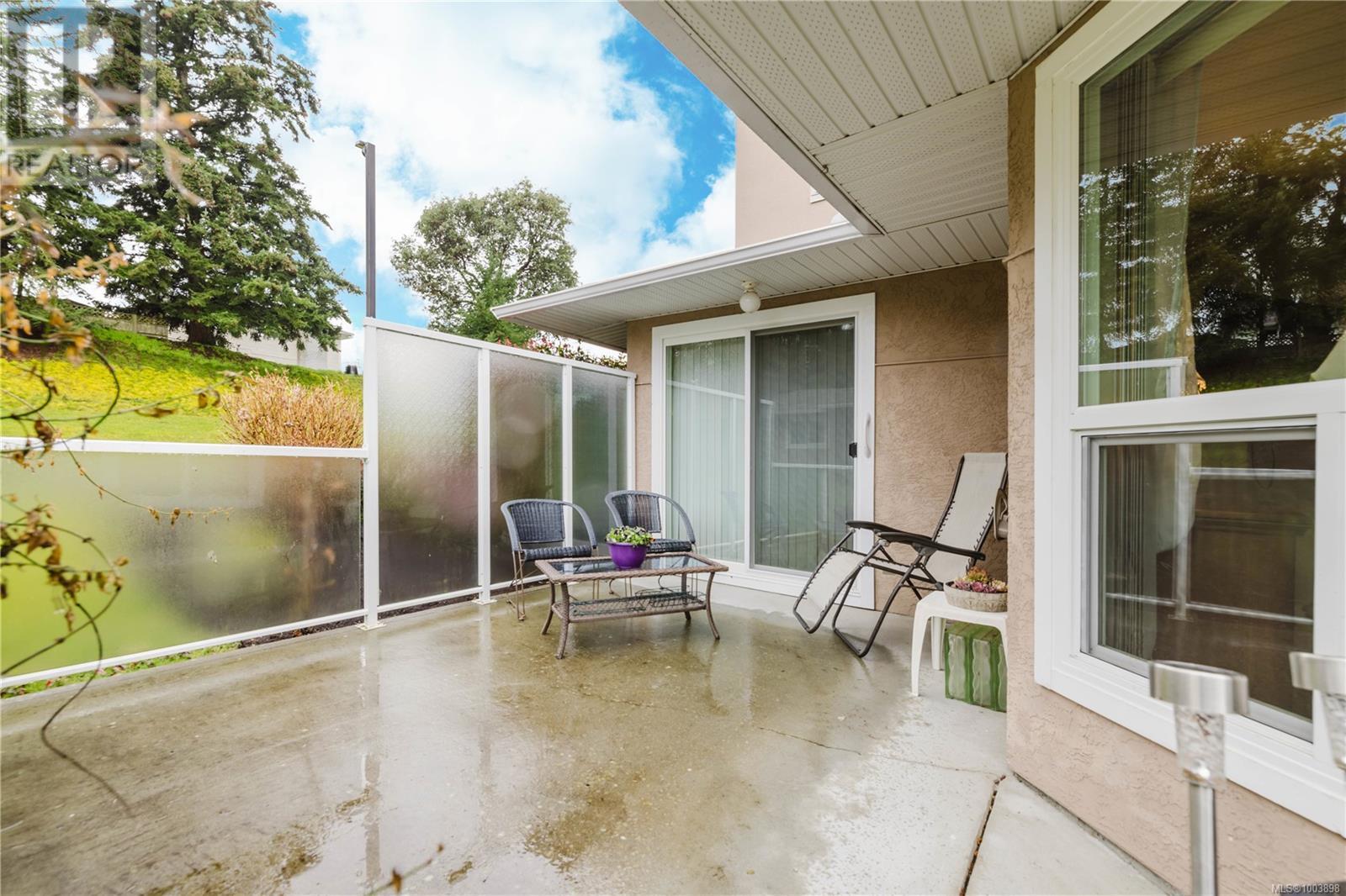 1 3049 Brittany Dr, Colwood