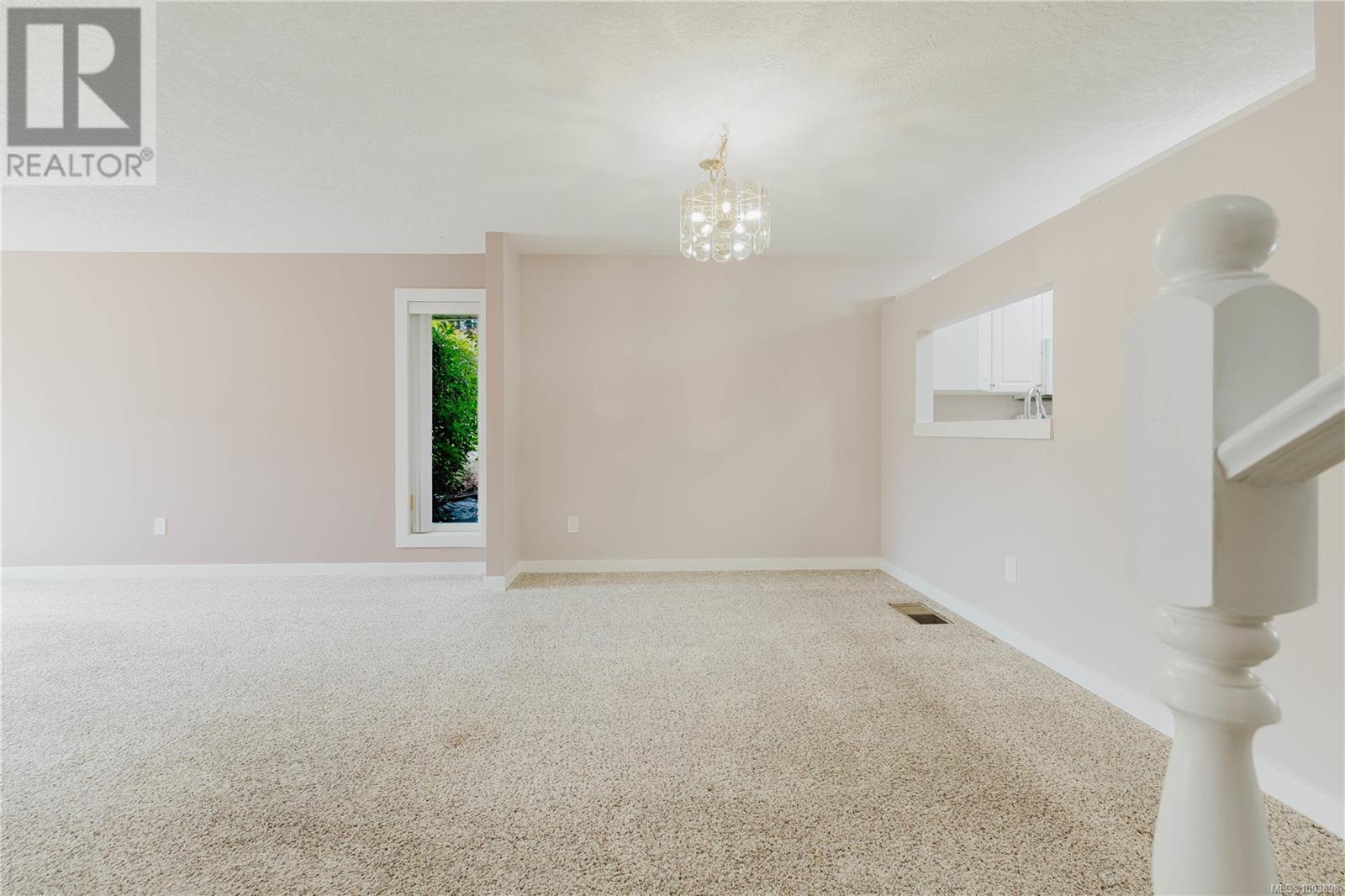 1 3049 Brittany Dr, Colwood