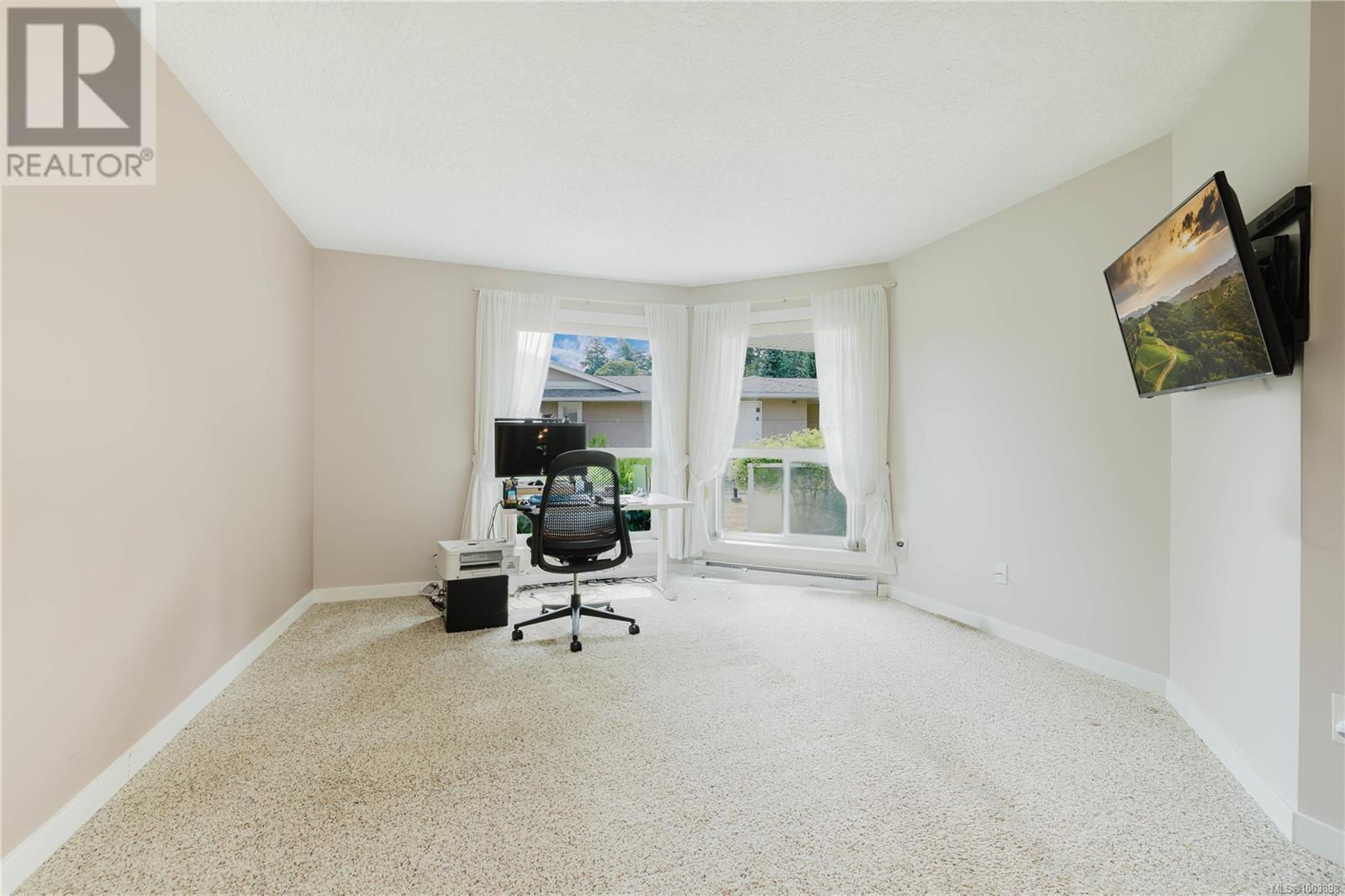 1 3049 Brittany Dr, Colwood