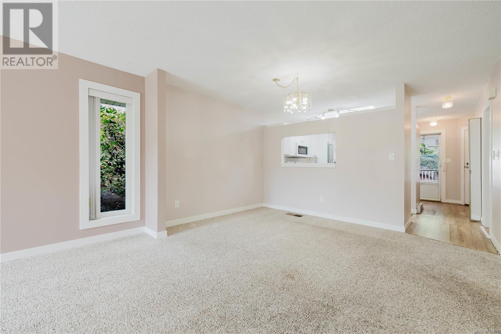 1 3049 Brittany Dr, Colwood