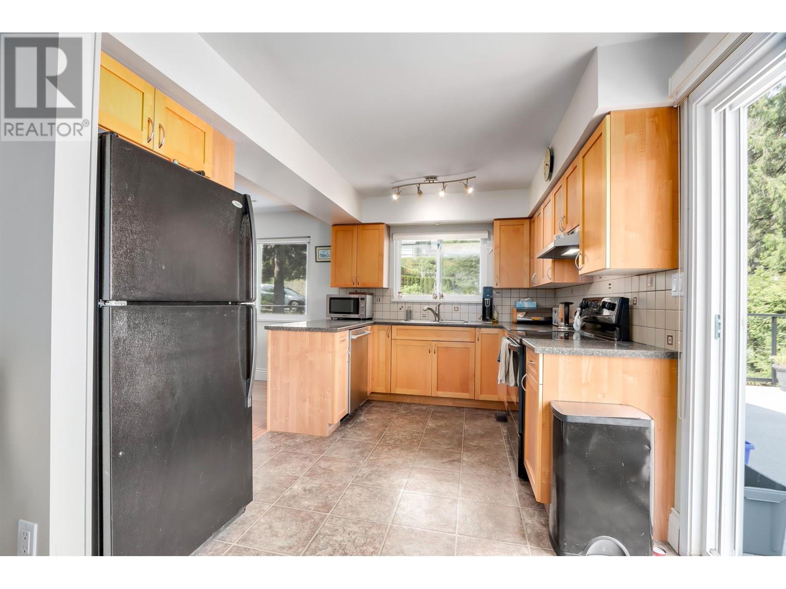 Photo 13 of 999 Frederick Road, North Vancouver BC