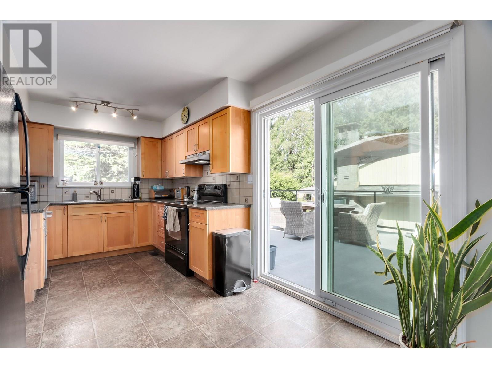 Photo 23 of 999 Frederick Road, North Vancouver BC