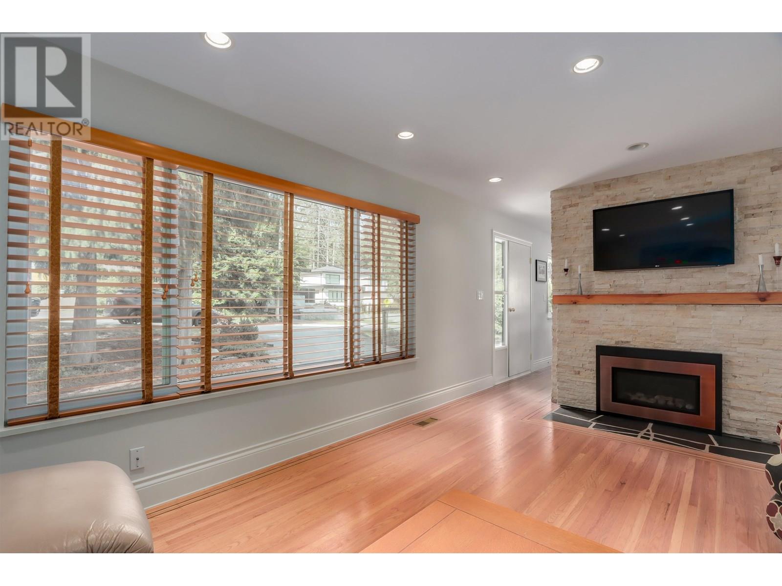 Photo 5 of 999 Frederick Road, North Vancouver BC