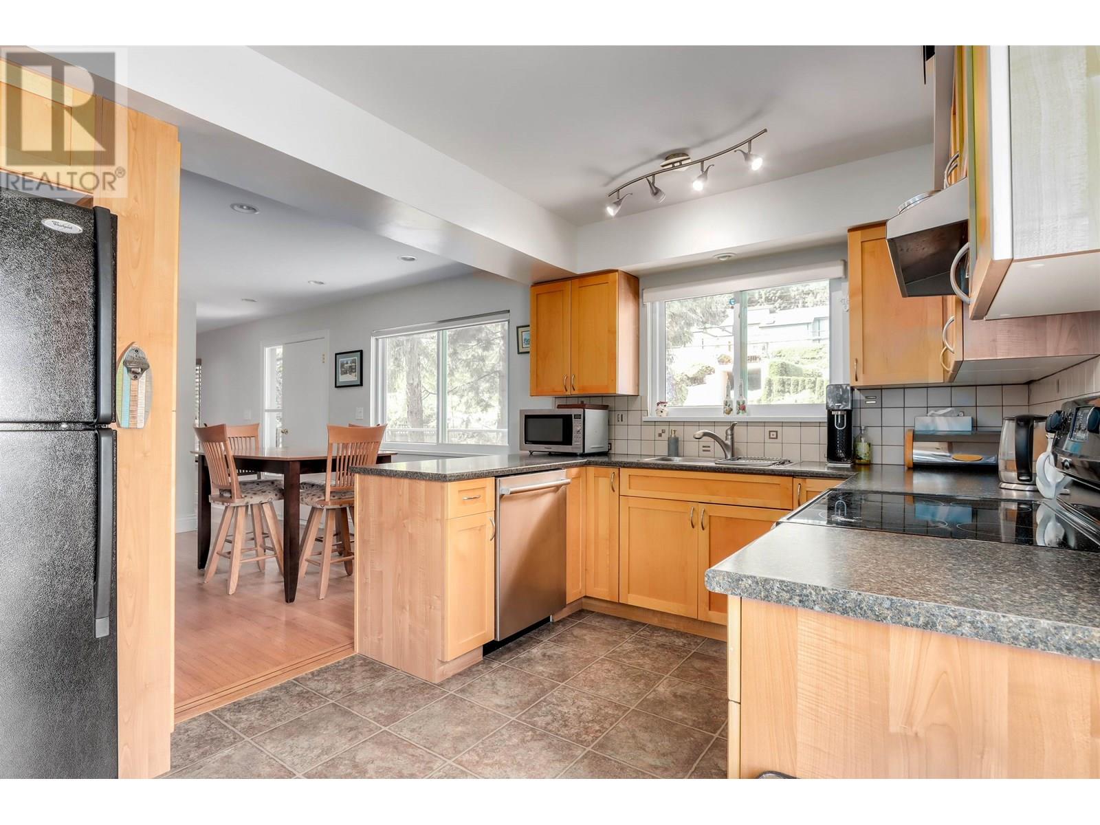 Photo 10 of 999 Frederick Road, North Vancouver BC