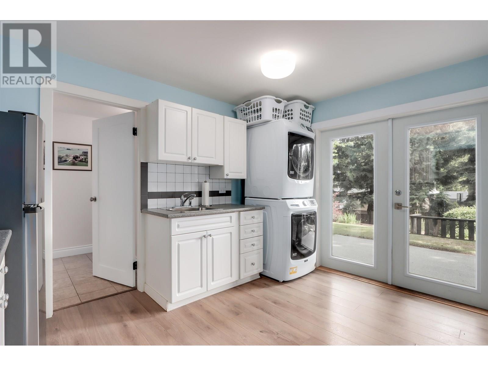 Photo 8 of 999 Frederick Road, North Vancouver BC