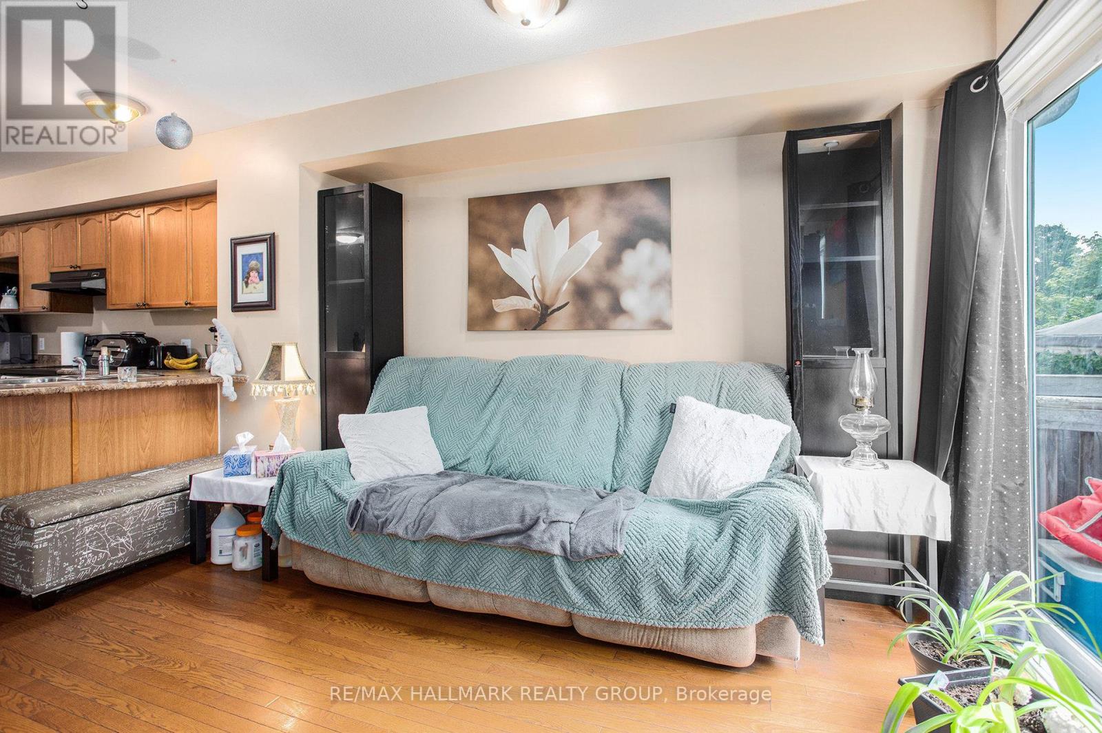 Photo 10 of 119 Topham Terrace, Ottawa ON
