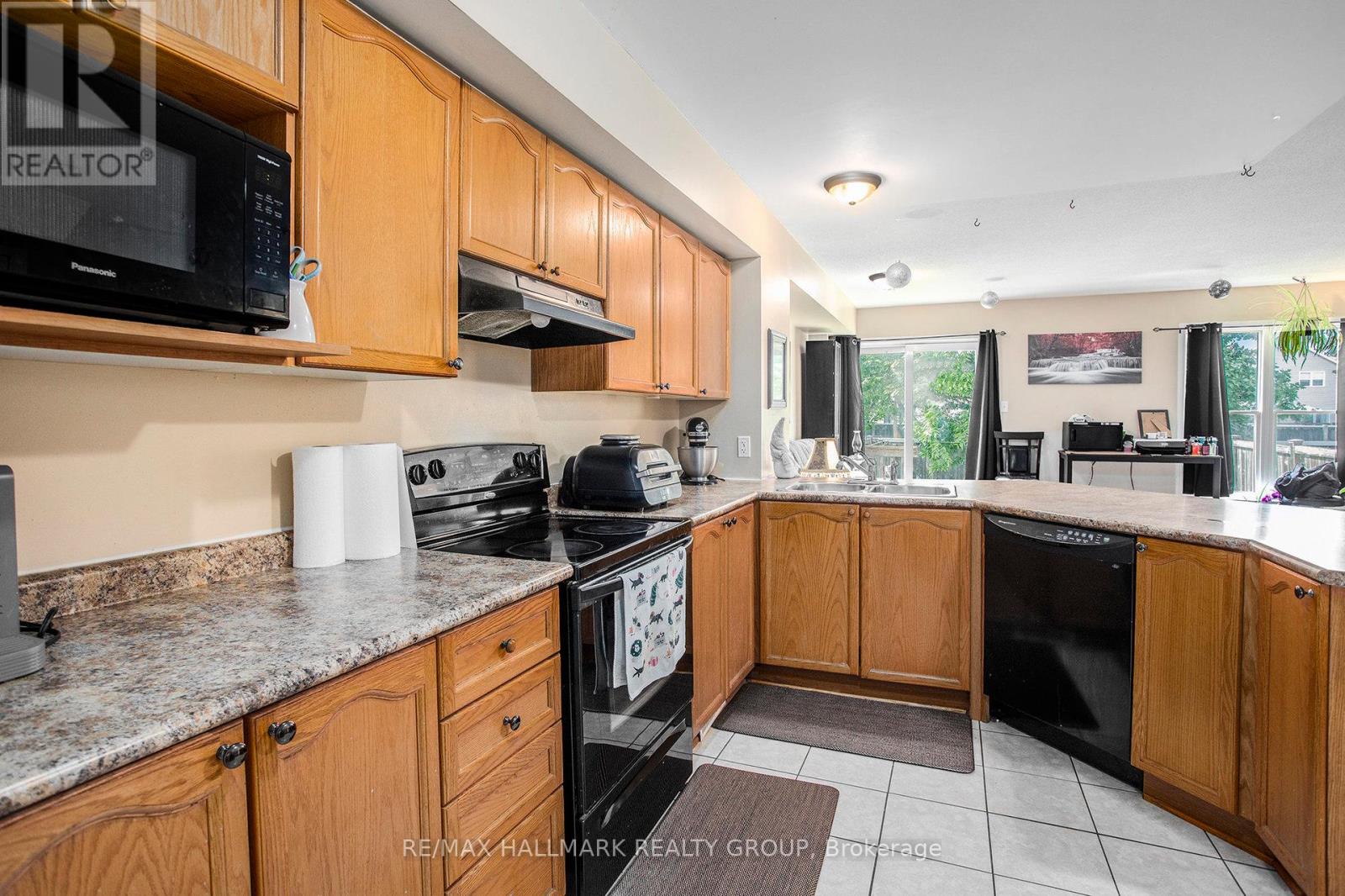 Photo 14 of 119 Topham Terrace, Ottawa ON