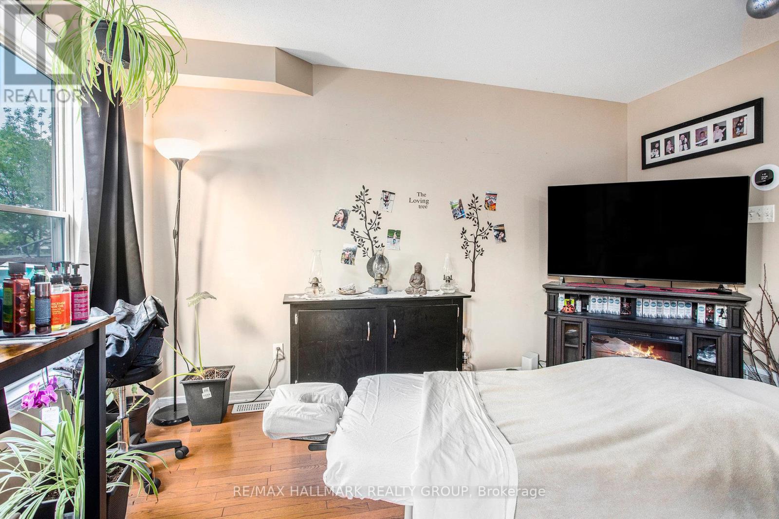 Photo 7 of 119 Topham Terrace, Ottawa ON