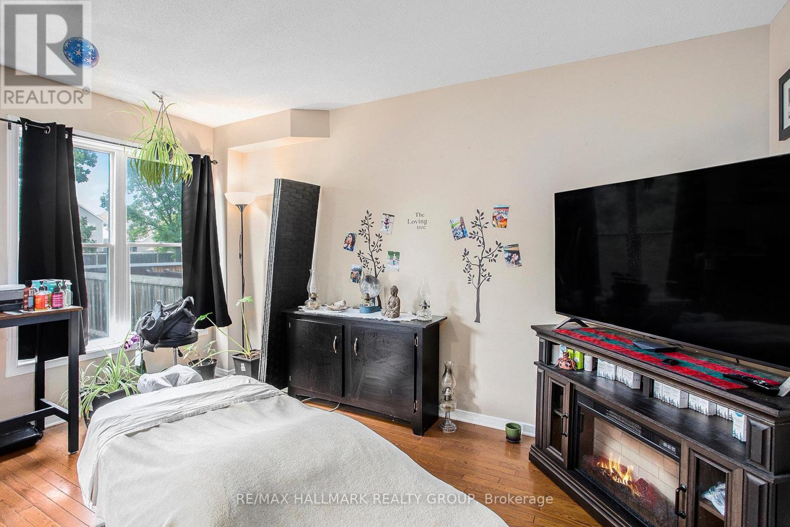Photo 8 of 119 Topham Terrace, Ottawa ON