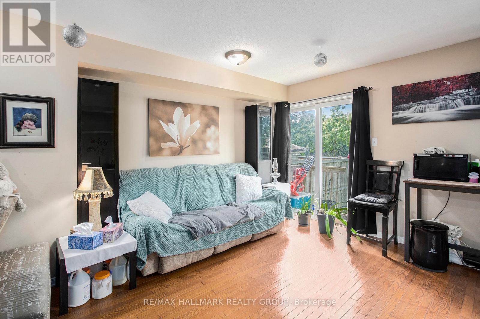 Photo 9 of 119 Topham Terrace, Ottawa ON