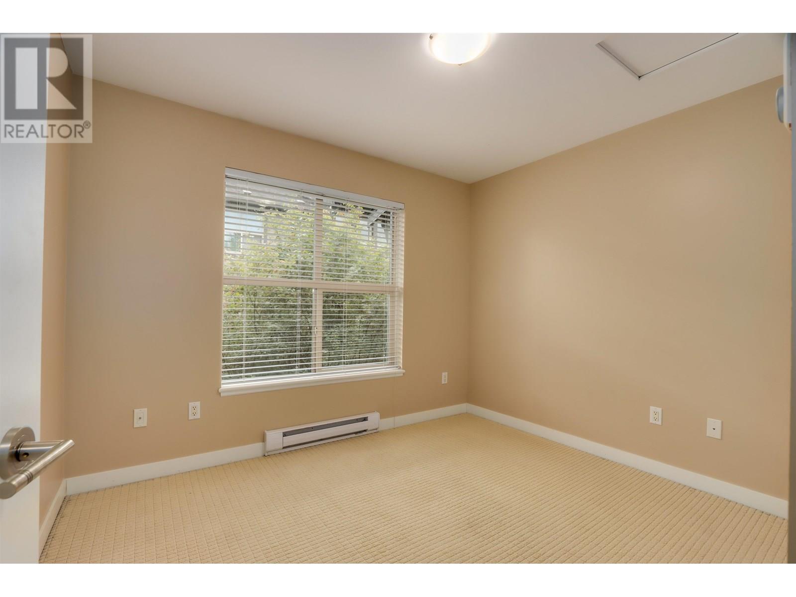 Photo 5 of 319 E 15 Street, North Vancouver BC
