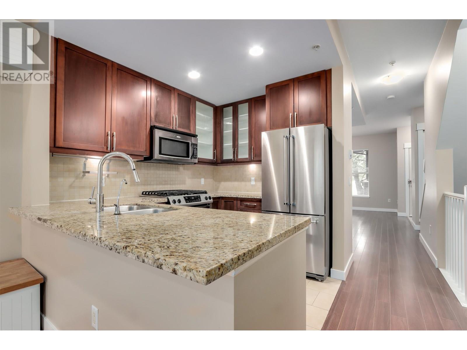 Photo 11 of 319 E 15 Street, North Vancouver BC