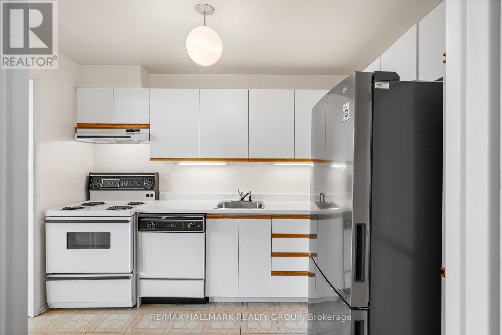 Photo 10 of 2103 2625 Regina Street, Ottawa ON