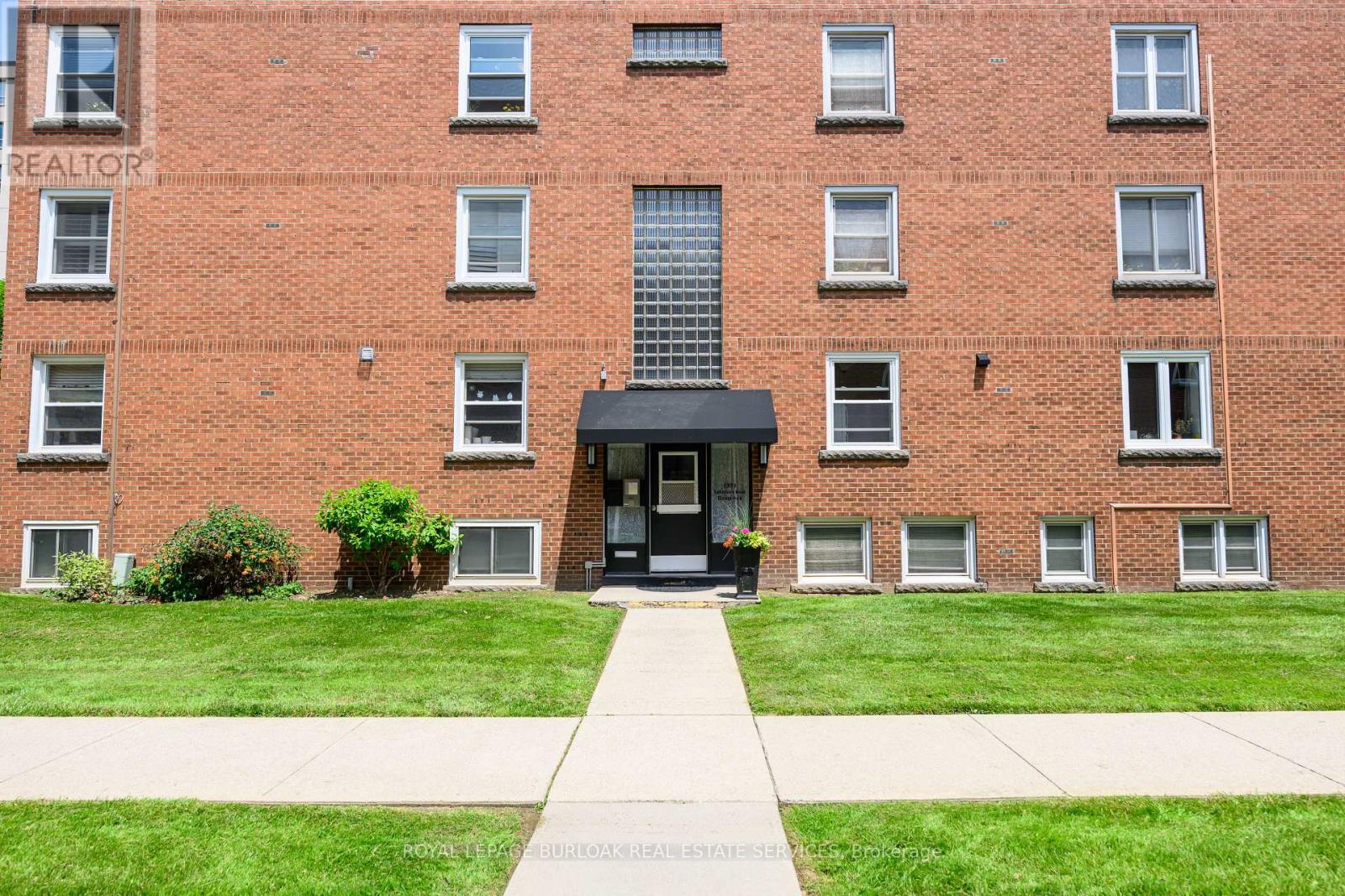 Photo 13 of 16 1351 Lakeshore Road, Burlington ON