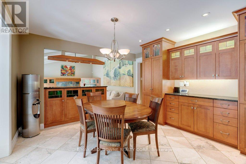 Photo 14 of 6365 Breckenridge Place, Burlington ON