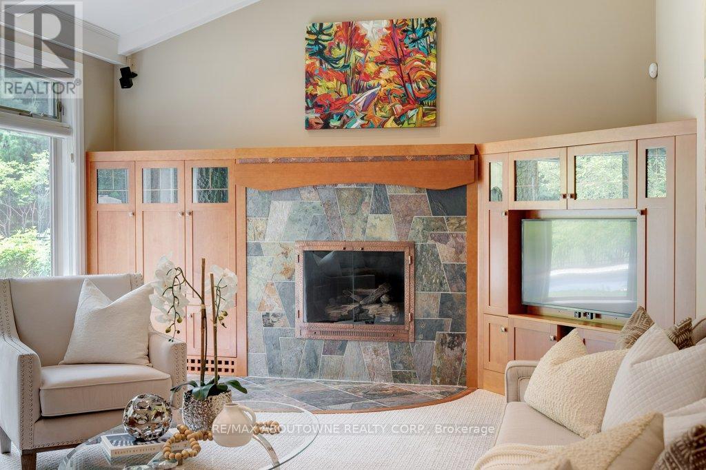 Photo 16 of 6365 Breckenridge Place, Burlington ON