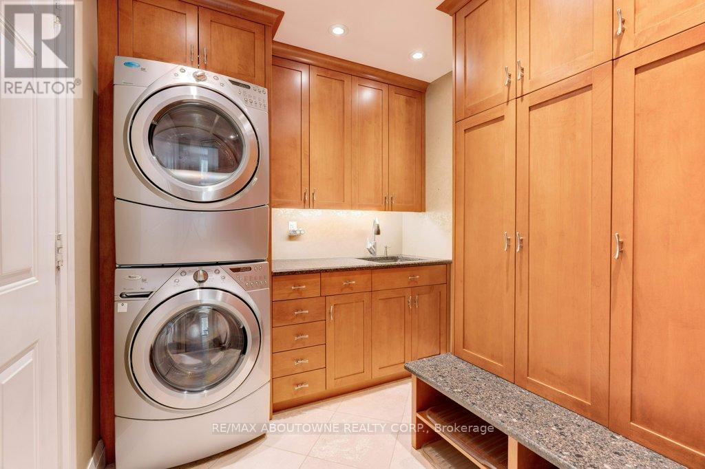 Photo 17 of 6365 Breckenridge Place, Burlington ON