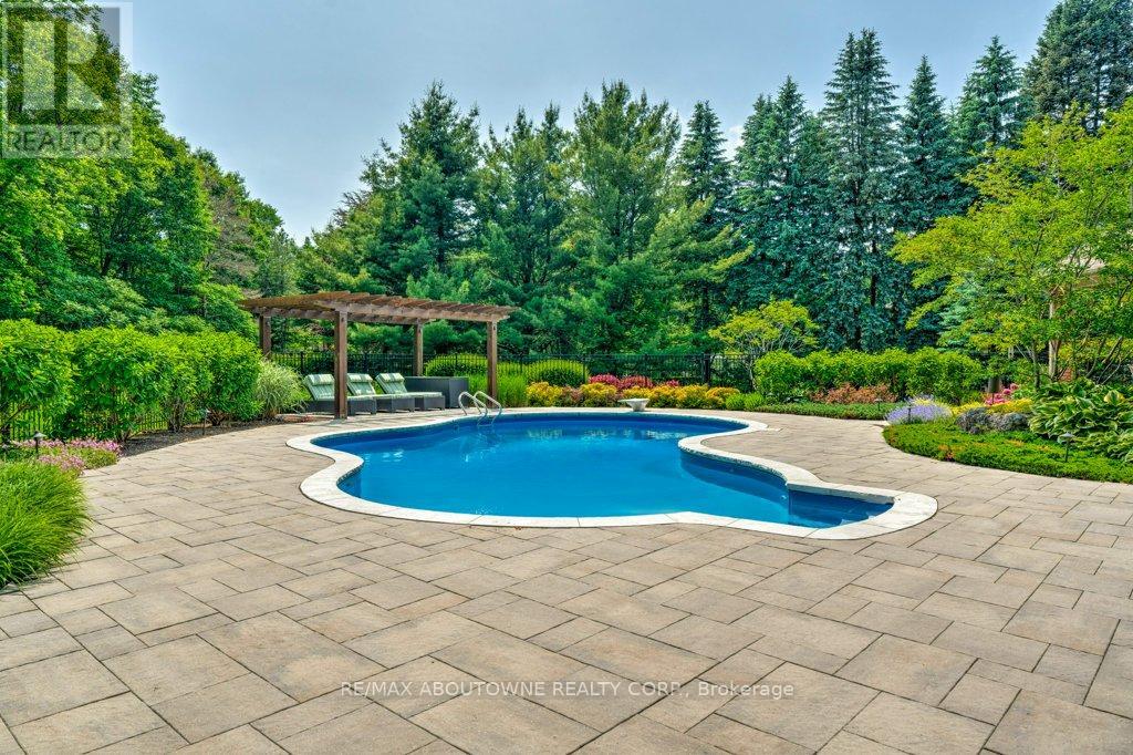 Photo 40 of 6365 Breckenridge Place, Burlington ON