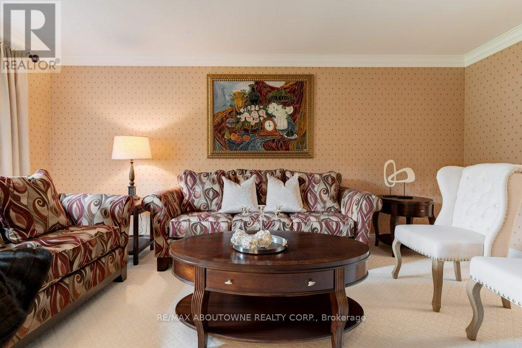 Photo 7 of 6365 Breckenridge Place, Burlington ON