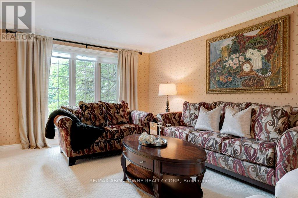 Photo 8 of 6365 Breckenridge Place, Burlington ON