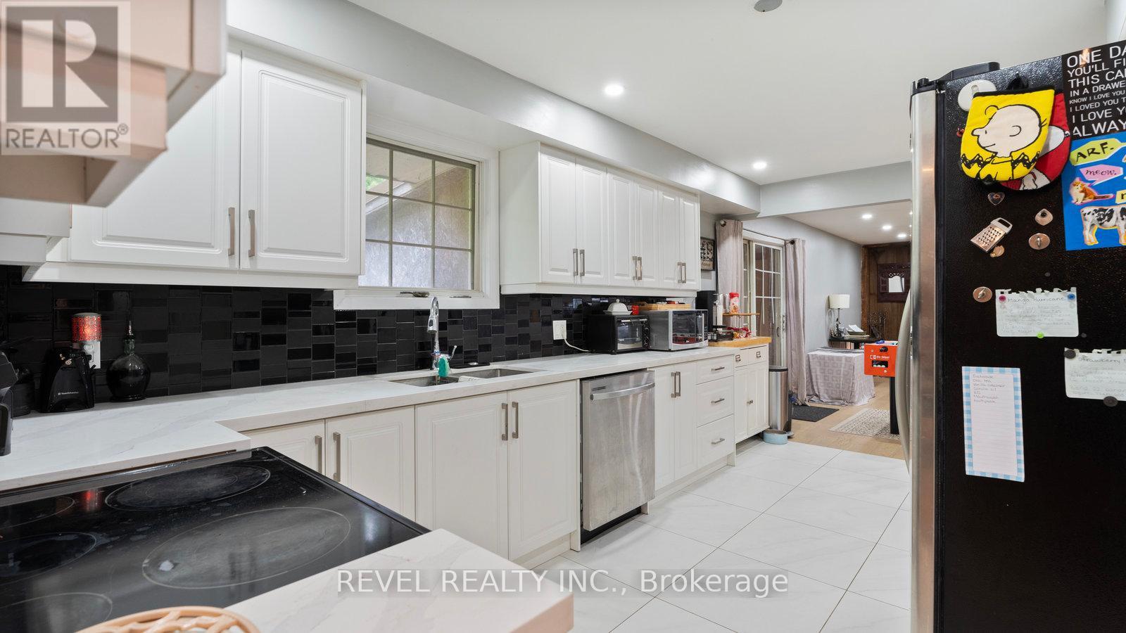 Photo 12 of 279 Cockshutt Road, Brantford ON