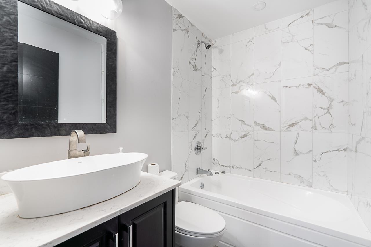 Photo 12 of 24 12318 84 Avenue, Surrey BC