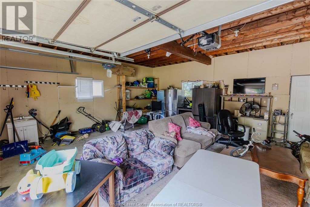 Photo 2 of 2415 Mark, Windsor ON