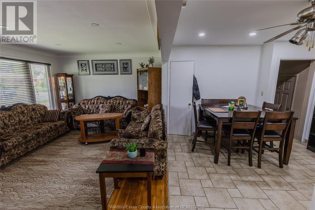 Photo 5 of 2415 Mark, Windsor ON