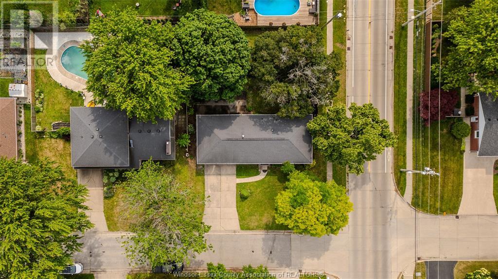 Photo 4 of 2415 Mark, Windsor ON