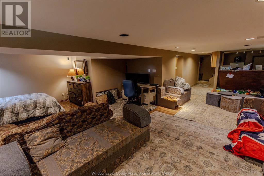 Photo 3 of 2415 Mark, Windsor ON
