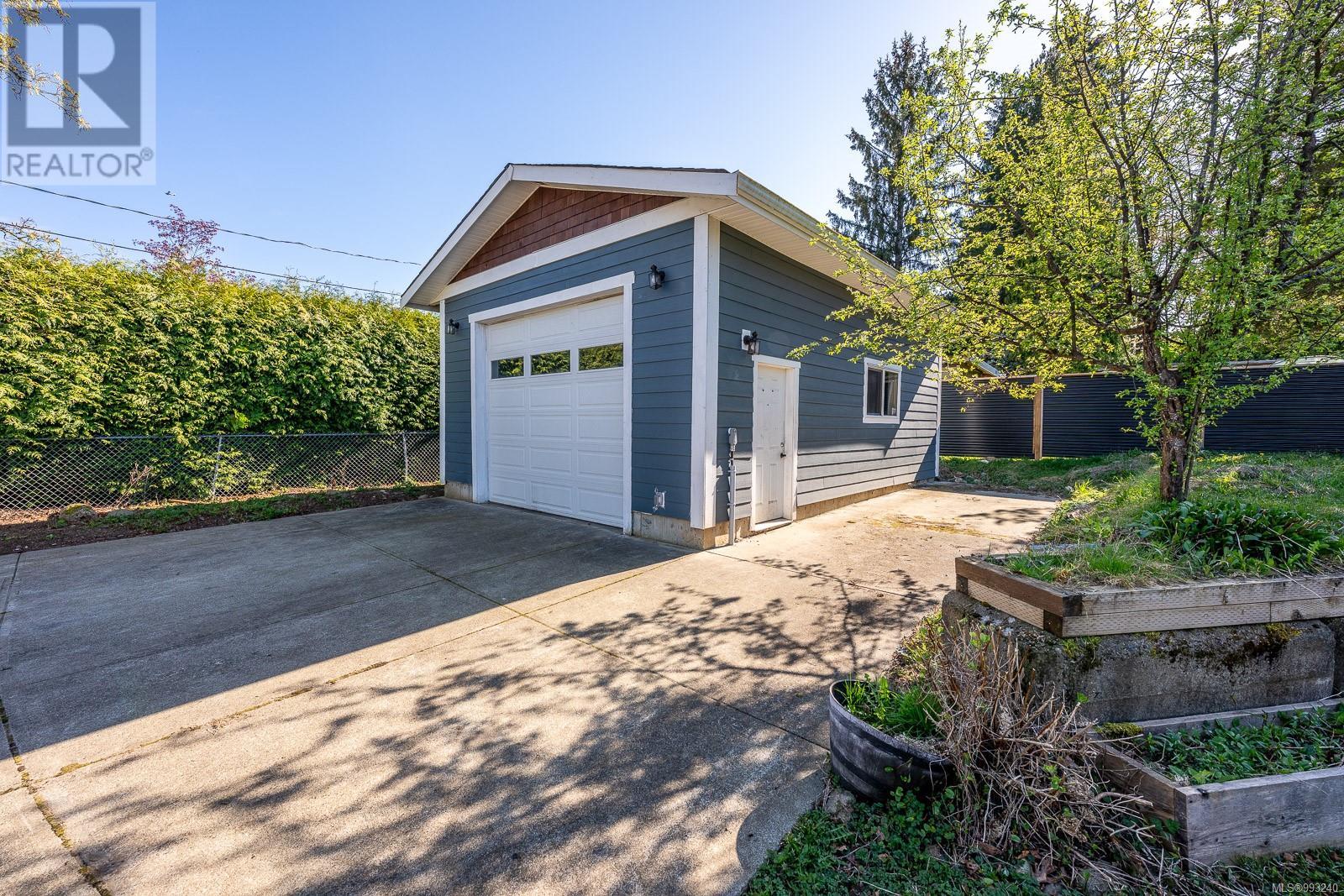 1815 Grieve Ave, Courtenay real estate listing 993240