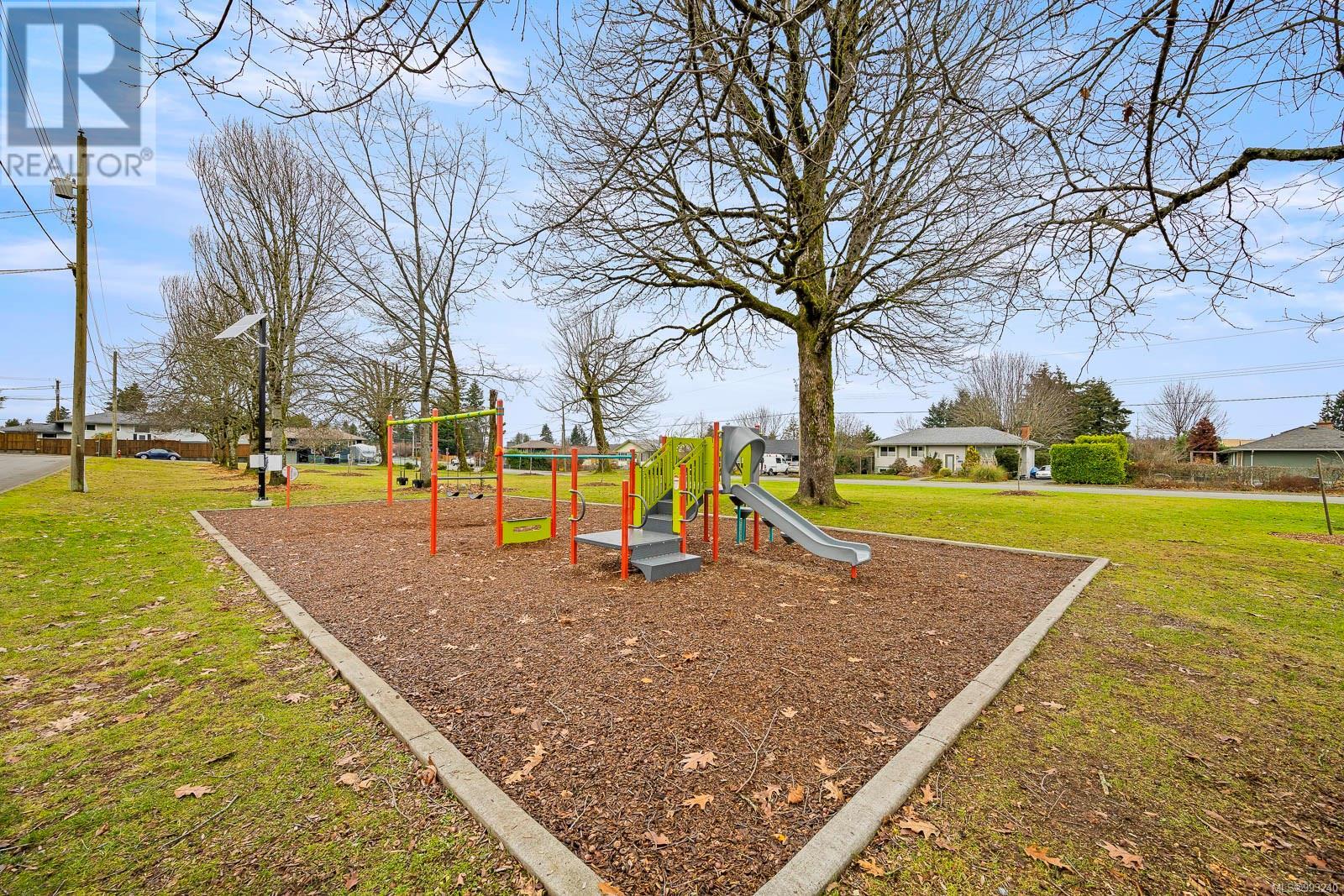 1815 Grieve Ave, Courtenay real estate listing 993240