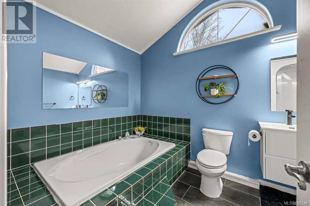 1815 Grieve Ave, Courtenay real estate listing 993240