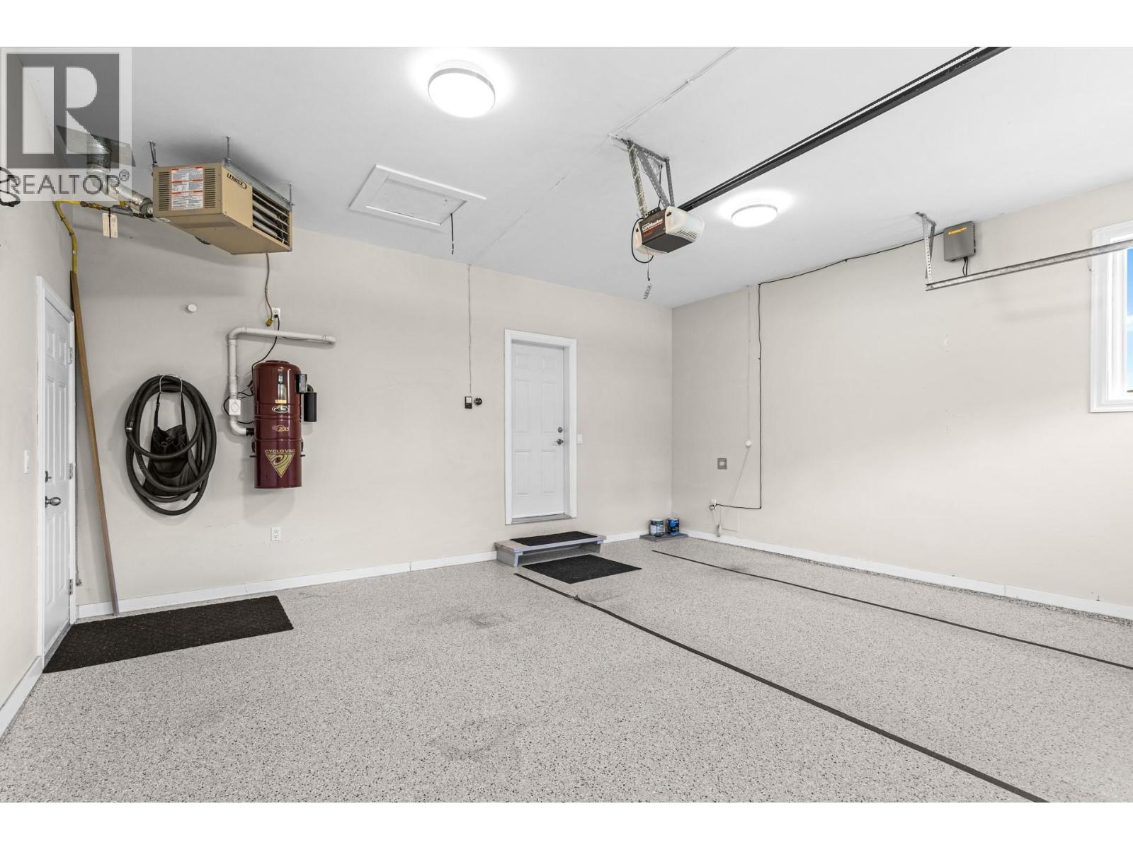  2591 Lake Breeze Court, Lake Country