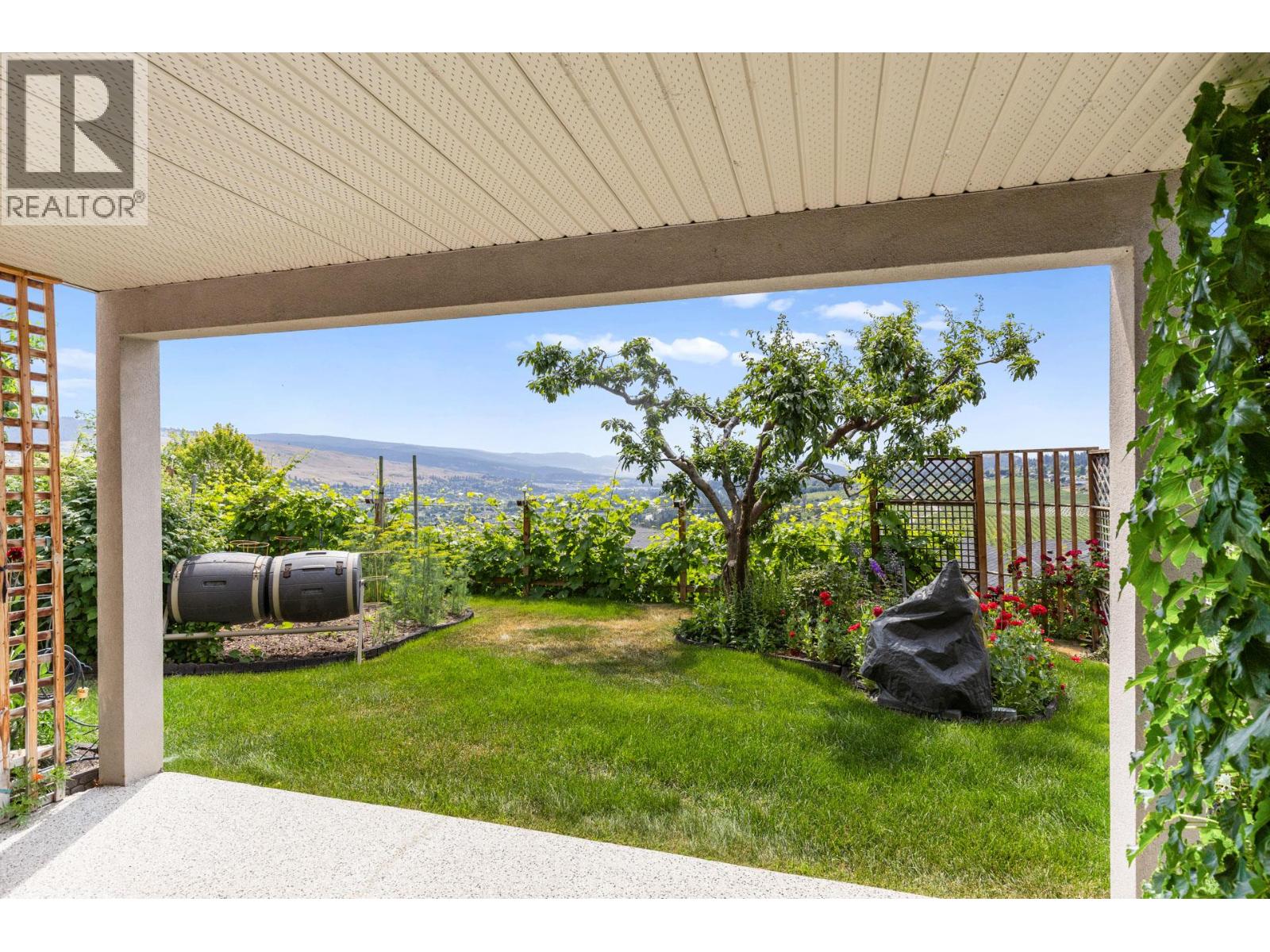  2591 Lake Breeze Court, Lake Country