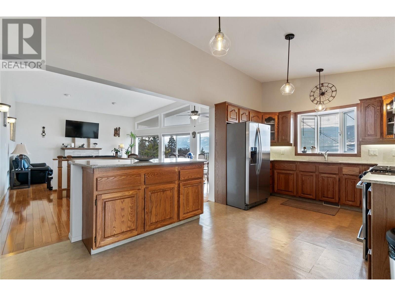 Photo 31 of 1280 Lakeshore Road Ne, Salmon Arm BC