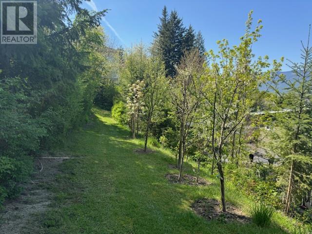 Photo 13 of 1280 Lakeshore Road Ne, Salmon Arm BC