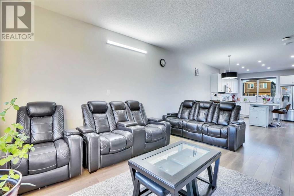 64 Corner Glen Avenue NE, Calgary, Alberta
