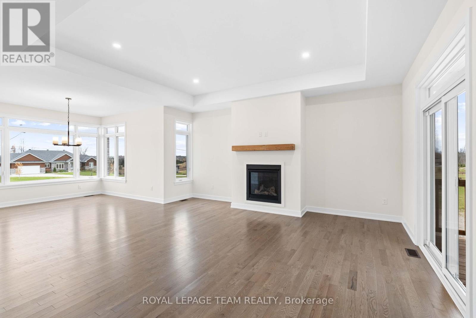 Photo 24 of 62 Hogan Drive, Mcnab Braeside ON