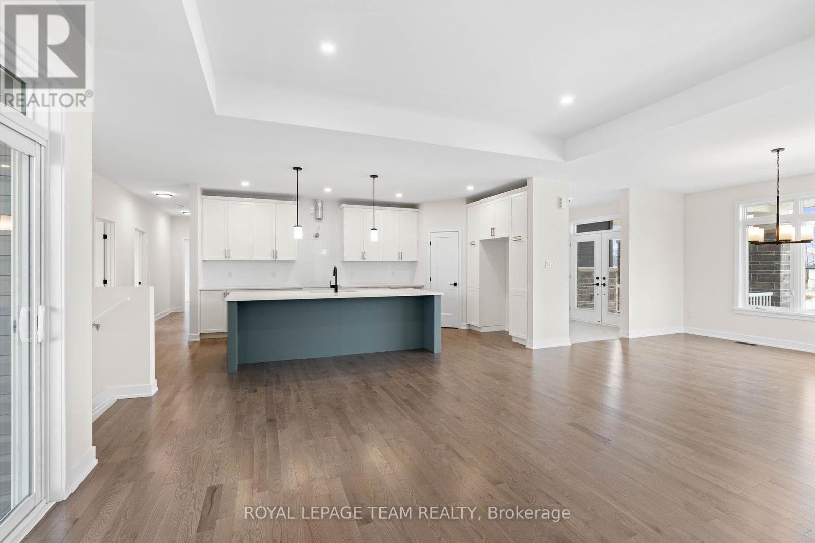 Photo 32 of 62 Hogan Drive, Mcnab Braeside ON