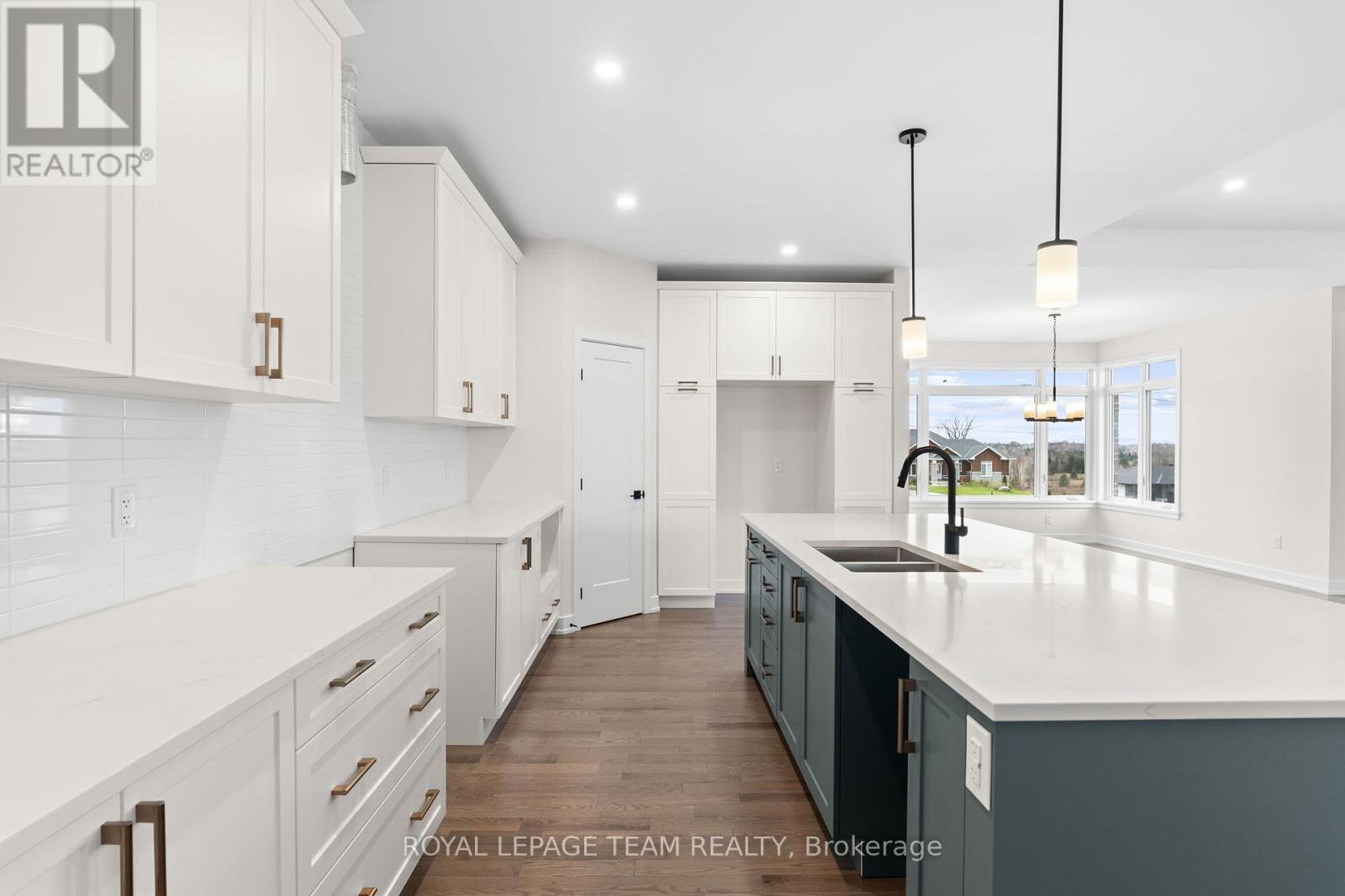 Photo 33 of 62 Hogan Drive, Mcnab Braeside ON