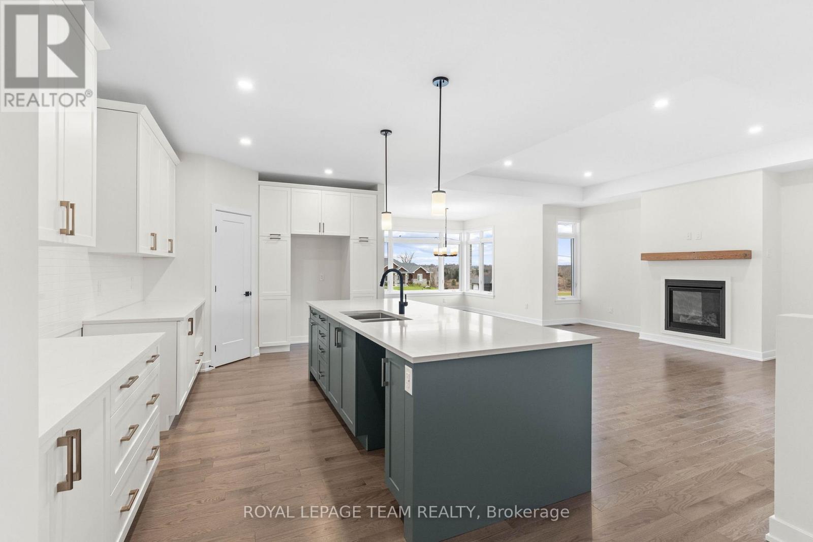 Photo 37 of 62 Hogan Drive, Mcnab Braeside ON
