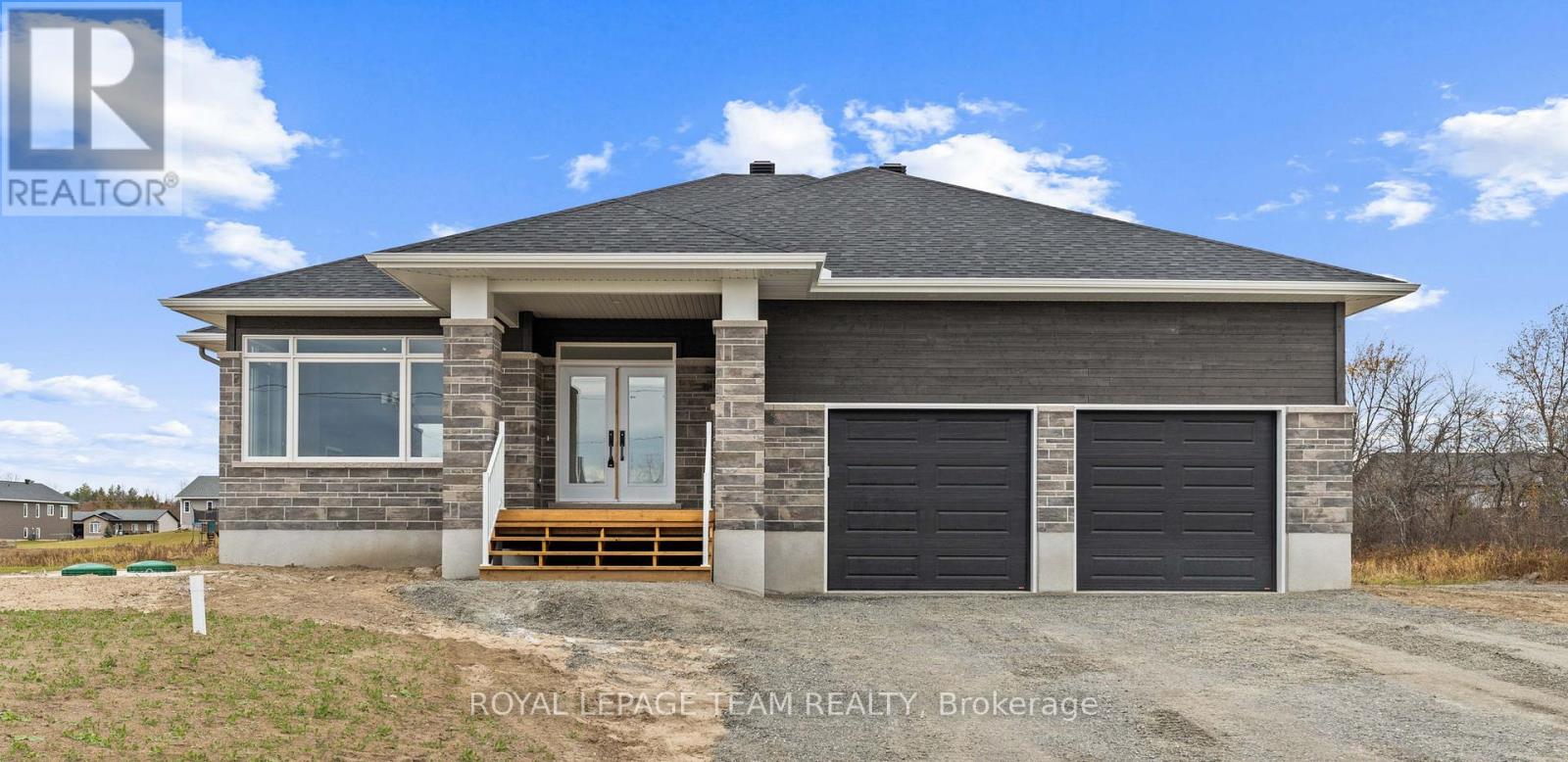 Photo 21 of 62 Hogan Drive, Mcnab Braeside ON