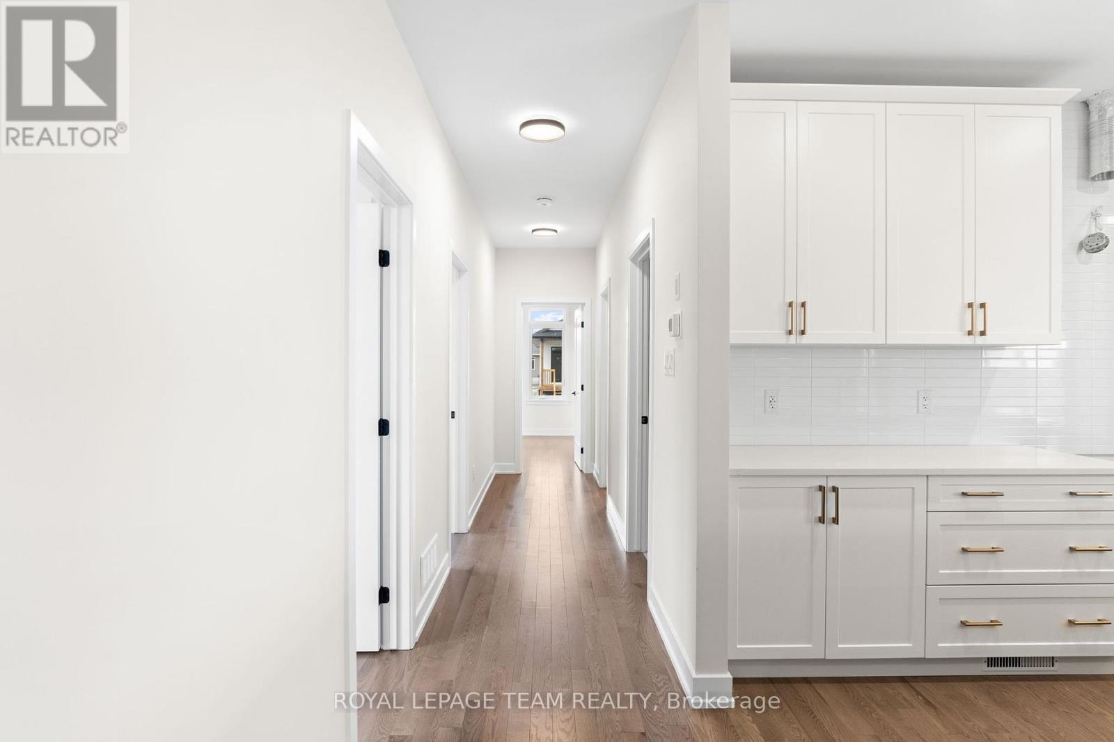 Photo 38 of 62 Hogan Drive, Mcnab Braeside ON